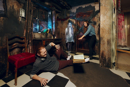 Ghost surprising escape room players