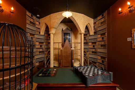 Read more about the article Understanding the Psychology Behind Why Haunted Houses Scare Us